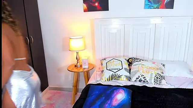 SarahCinnamon- online show from 9, 1, 2025