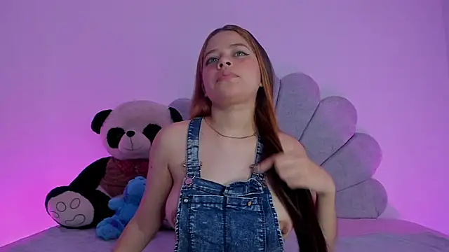 Snapshot of EmmaClarck chatting on 13, 12, 2024 EmmaClarck online show from 13, 12, 2024