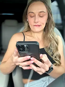 Snapshot of lunagirl13 chatting on 29, 9, 2025 lunagirl13 online show from 29, 9, 2025