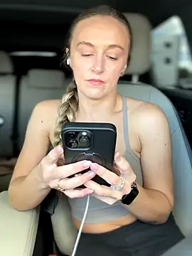 Snapshot of lunagirl13 chatting on 11, 10, 2025 lunagirl13 online show from 11, 10, 2025