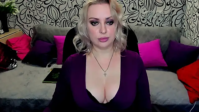 Hotdreamhere online show from 13, 1, 2025