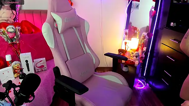 lilly sweett online show from 15, 2, 2025