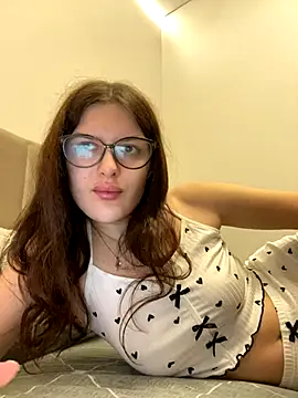 Snapshot of little_belucci chatting on 2, 12, 2024 little belucci online show from 2, 12, 2024