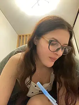 Snapshot of little_belucci chatting on 24, 2, 2025 little belucci online show from 24, 2, 2025