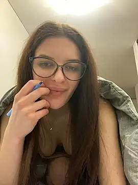 Snapshot of little_belucci chatting on 25, 2, 2025 little belucci online show from 25, 2, 2025