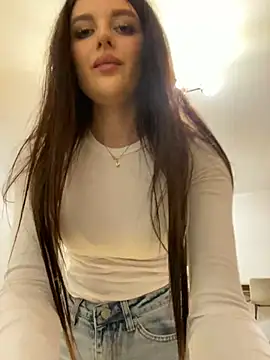 Snapshot of little_belucci chatting on 8, 3, 2025 little belucci online show from 8, 3, 2025