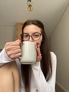 Snapshot of little_belucci chatting on 13, 10, 2025 little belucci online show from 13, 10, 2025