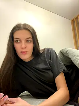 Snapshot of little_belucci chatting on 11, 11, 2025 little belucci online show from 11, 11, 2025