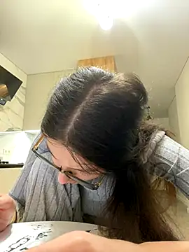 Snapshot of little_belucci chatting on 29, 11, 2025 little belucci online show from 29, 11, 2025