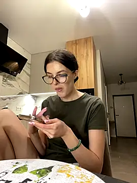 Snapshot of little_belucci chatting on 30, 11, 2025 little belucci online show from 30, 11, 2025