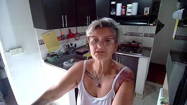 bety-cum2 online show from 5, 3, 2025