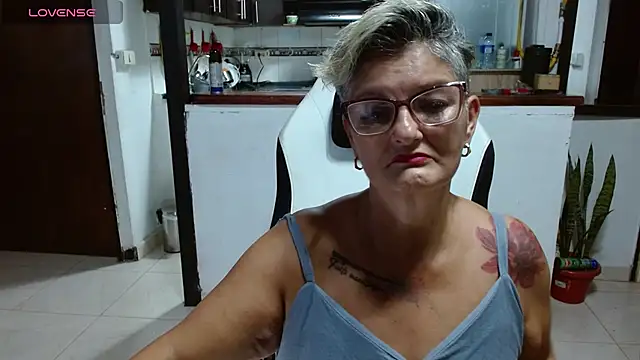 bety-cum2 online show from 25, 6, 2026