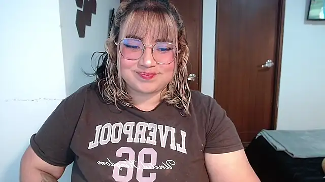 Snapshot of yini_angel chatting on 25, 5, 2026 yini angel online show from 25, 5, 2026