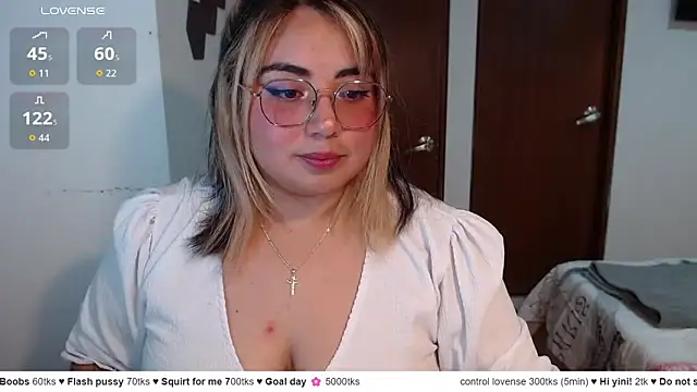 Snapshot of yini_angel chatting on 23, 6, 2026 yini angel online show from 23, 6, 2026
