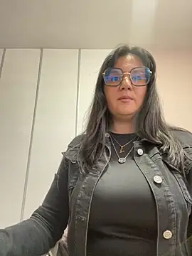 SWEETLILY18 online show from 1, 2, 2025