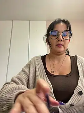 SWEETLILY18 online show from 4, 2, 2025