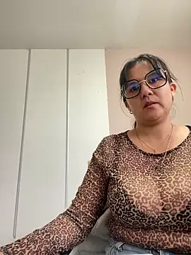 SWEETLILY18 online show from 5, 3, 2025