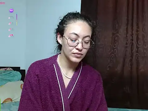 Snapshot of Olivia_Bright chatting on 28, 6, 2026 Olivia Bright online show from 28, 6, 2026