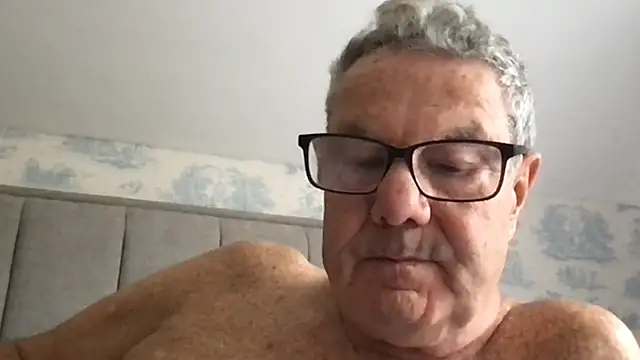 Snapshot of Oldpistolpete chatting on 4, 11, 2025 Oldpistolpete online show from 4, 11, 2025