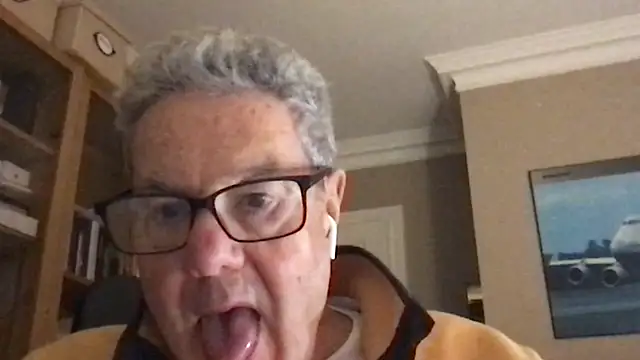 Snapshot of Oldpistolpete chatting on 12, 11, 2025 Oldpistolpete online show from 12, 11, 2025