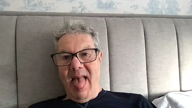 Snapshot of Oldpistolpete chatting on 18, 11, 2025 Oldpistolpete online show from 18, 11, 2025