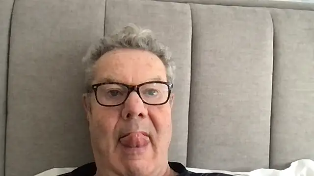 Snapshot of Oldpistolpete chatting on 24, 11, 2025 Oldpistolpete online show from 24, 11, 2025