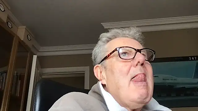 Snapshot of Oldpistolpete chatting on 29, 11, 2025 Oldpistolpete online show from 29, 11, 2025