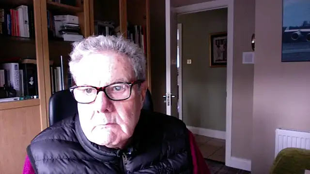 Snapshot of Oldpistolpete chatting on 30, 11, 2025 Oldpistolpete online show from 30, 11, 2025