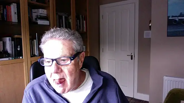 Snapshot of Oldpistolpete chatting on 1, 12, 2025 Oldpistolpete online show from 1, 12, 2025