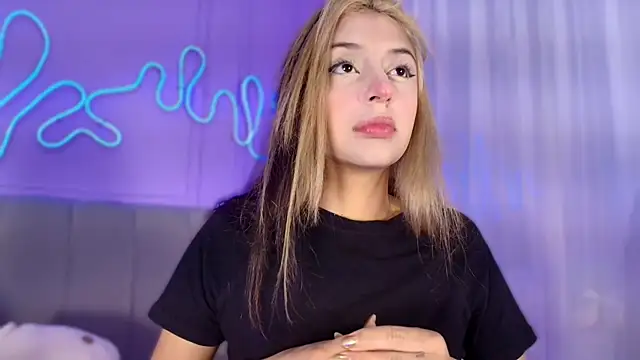 Snapshot of Sofly_s chatting on 4, 6, 2026 Sofly s online show from 4, 6, 2026