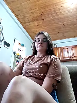 Snapshot of Emmacut chatting on 11, 10, 2025 Emmacut online show from 11, 10, 2025