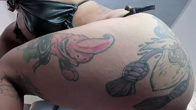 miss vaiolette online show from 18, 2, 2025