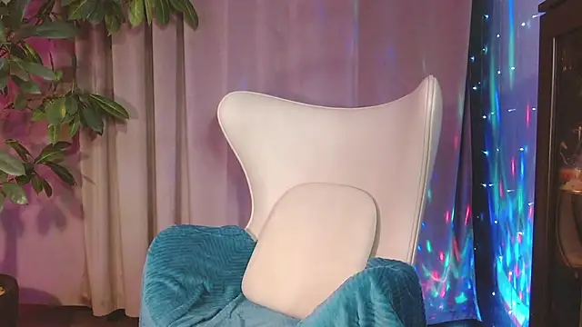 Snapshot of julia_renard chatting on 28, 9, 2025 julia renard online show from 28, 9, 2025