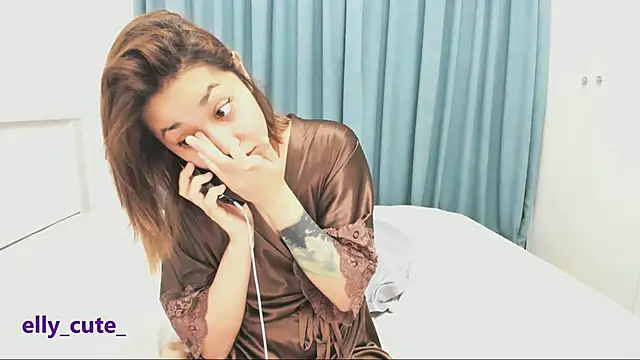 Snapshot of Elly_Cute chatting on 4, 11, 2025 Elly Cute online show from 4, 11, 2025