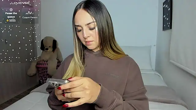 sophi mooreno online show from 6, 8, 2026