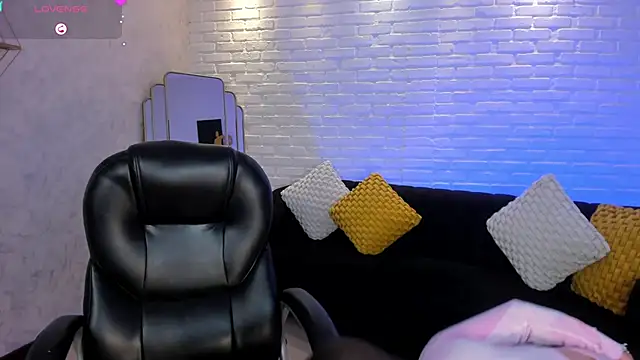 MaryLewis  online show from 3, 2, 2025