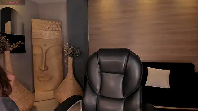 Snapshot of MaryLewis_ chatting on 22, 6, 2026 MaryLewis online show from 22, 6, 2026