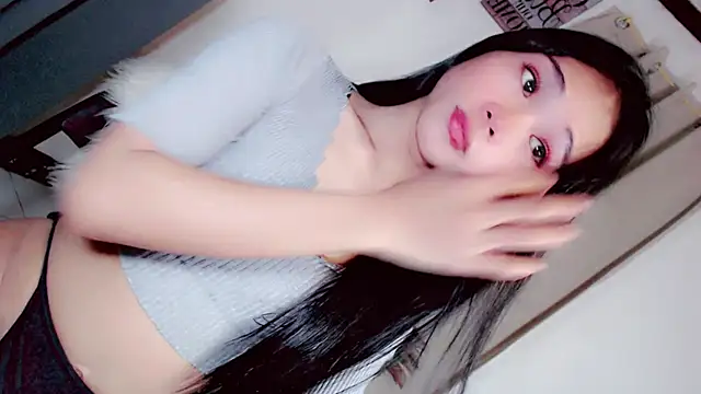 amomentoflust69 online show from 6, 2, 2026