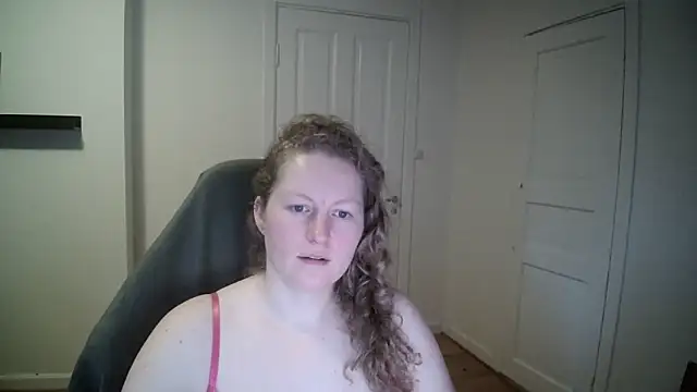 Girlnina-1995 online show from 27, 1, 2025