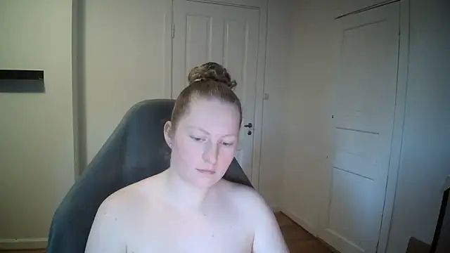 Girlnina-1995 online show from 6, 2, 2025