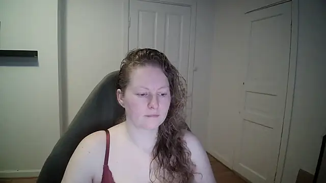 Girlnina-1995 online show from 17, 2, 2025