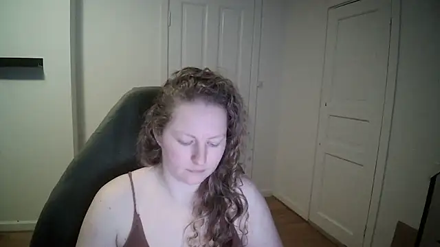 Girlnina-1995 online show from 19, 2, 2025