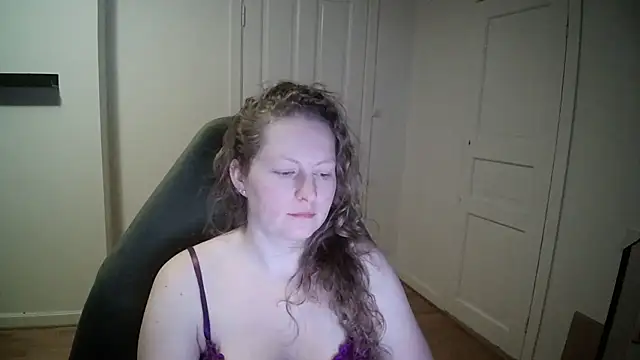 Girlnina-1995 online show from 20, 2, 2025