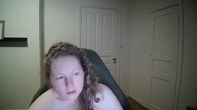 Girlnina-1995 online show from 26, 2, 2025