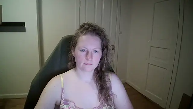 Girlnina-1995 online show from 5, 3, 2025