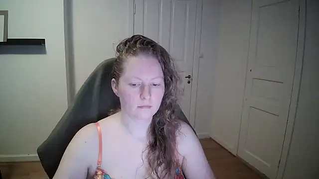 Girlnina-1995 online show from 19, 3, 2025