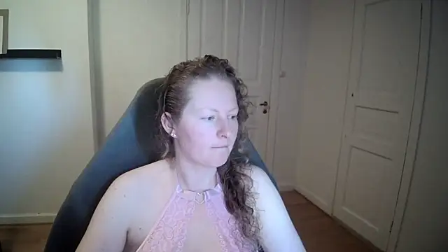 Girlnina-1995 online show from 20, 3, 2025