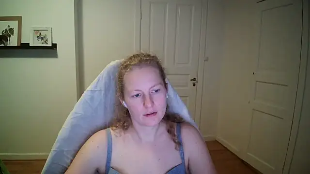 Girlnina-1995 online show from 14, 10, 2025