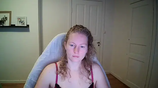 Girlnina-1995 online show from 15, 10, 2025