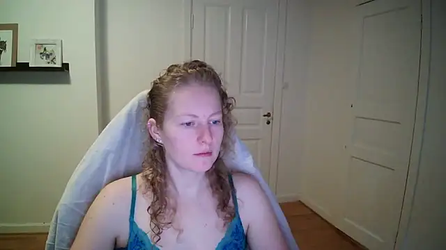 Girlnina-1995 online show from 4, 11, 2025